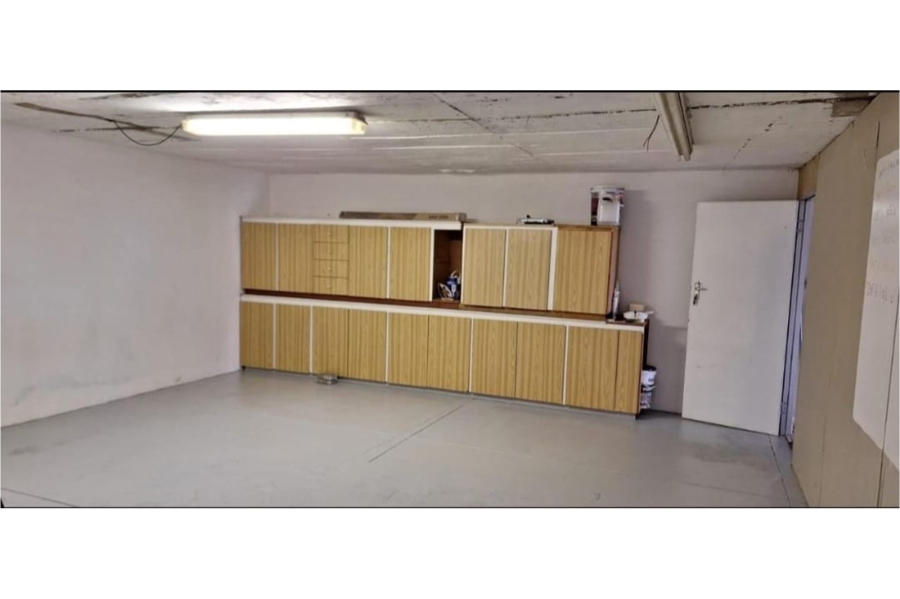 7 Bedroom Property for Sale in Loevenstein Western Cape